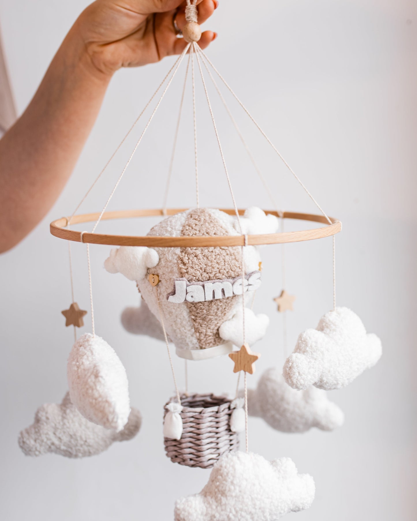 Декор дитячої мобільної кімнати з персоналізованим іменем на повітряній кулі 