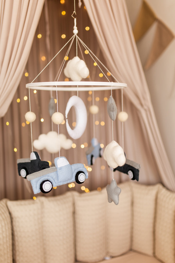 Filz-Auto-Mobile fürs Baby: Transport-Kinderzimmerdeko