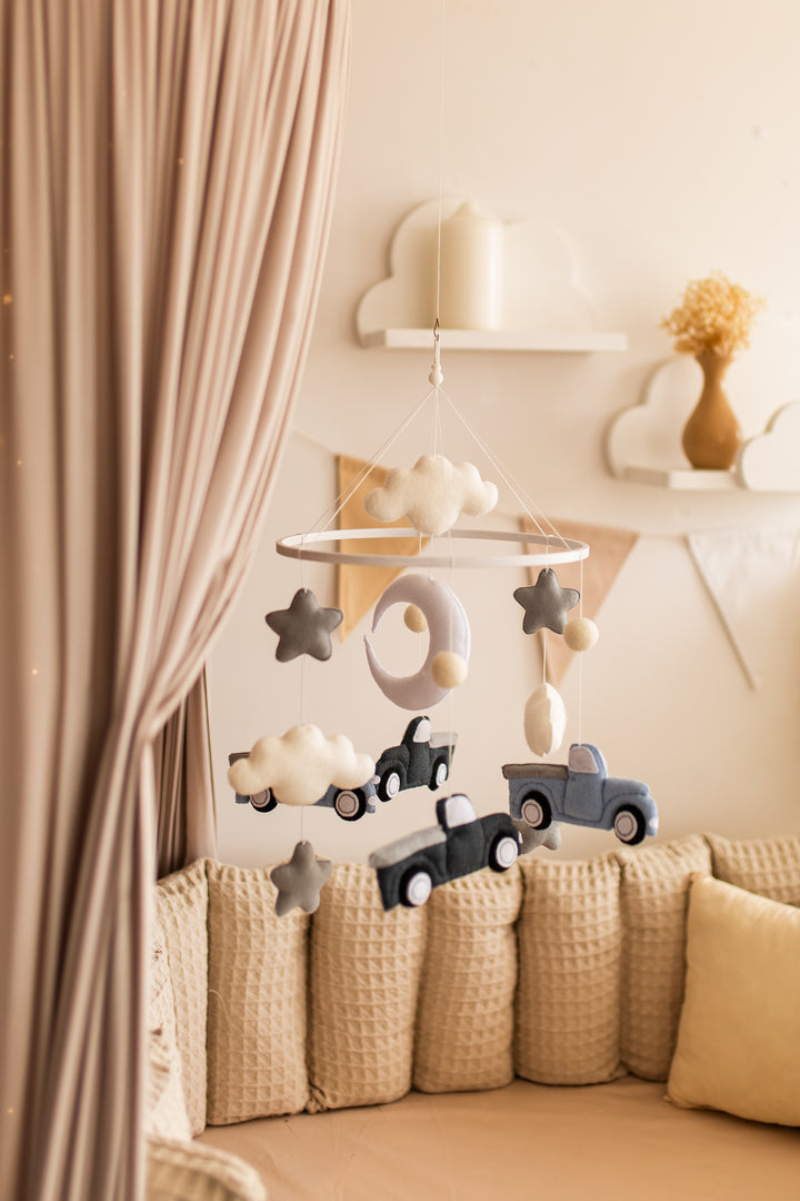 Filz-Auto-Mobile fürs Baby: Transport-Kinderzimmerdeko