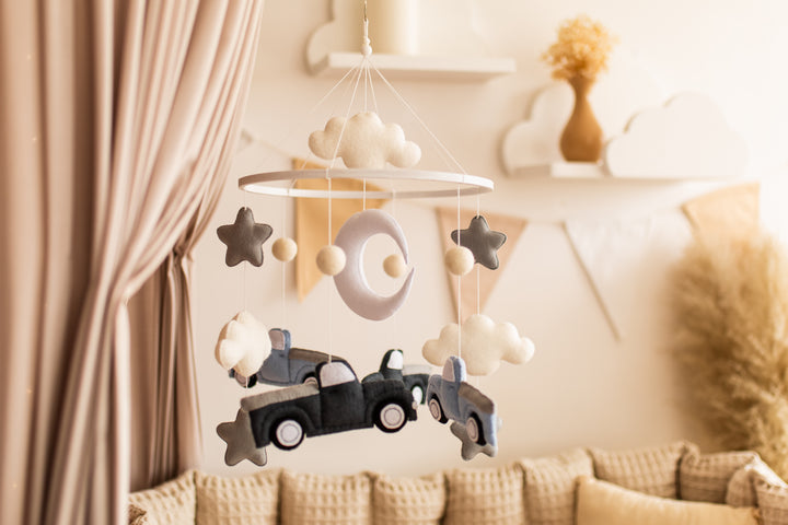 Filz-Auto-Mobile fürs Baby: Transport-Kinderzimmerdeko