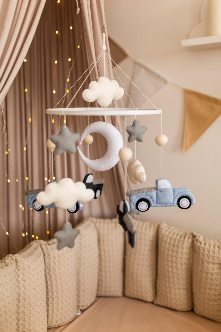 Filz-Auto-Mobile fürs Baby: Transport-Kinderzimmerdeko