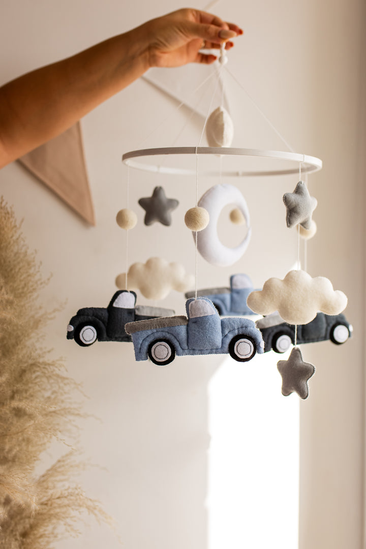 Filz-Auto-Mobile fürs Baby: Transport-Kinderzimmerdeko