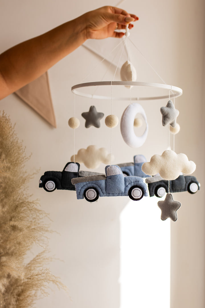 Filz-Auto-Mobile fürs Baby: Transport-Kinderzimmerdeko